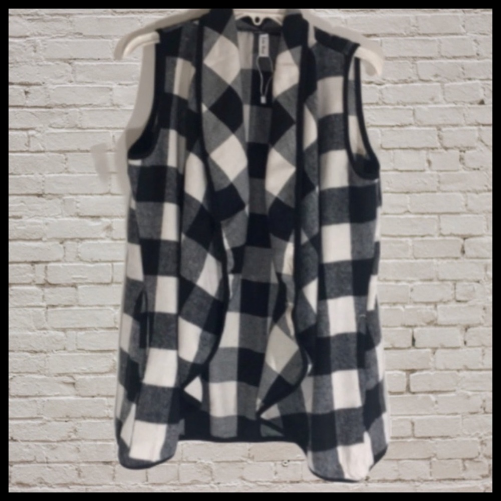 Black & white plaid flannel like vest
